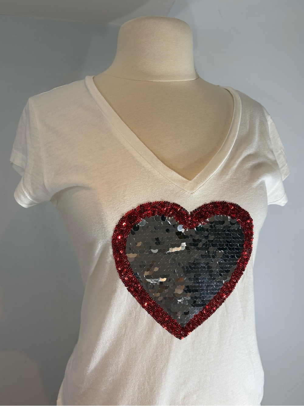 GBG Los Angeles Sequin Heart V-Neck T-Shirt White medium